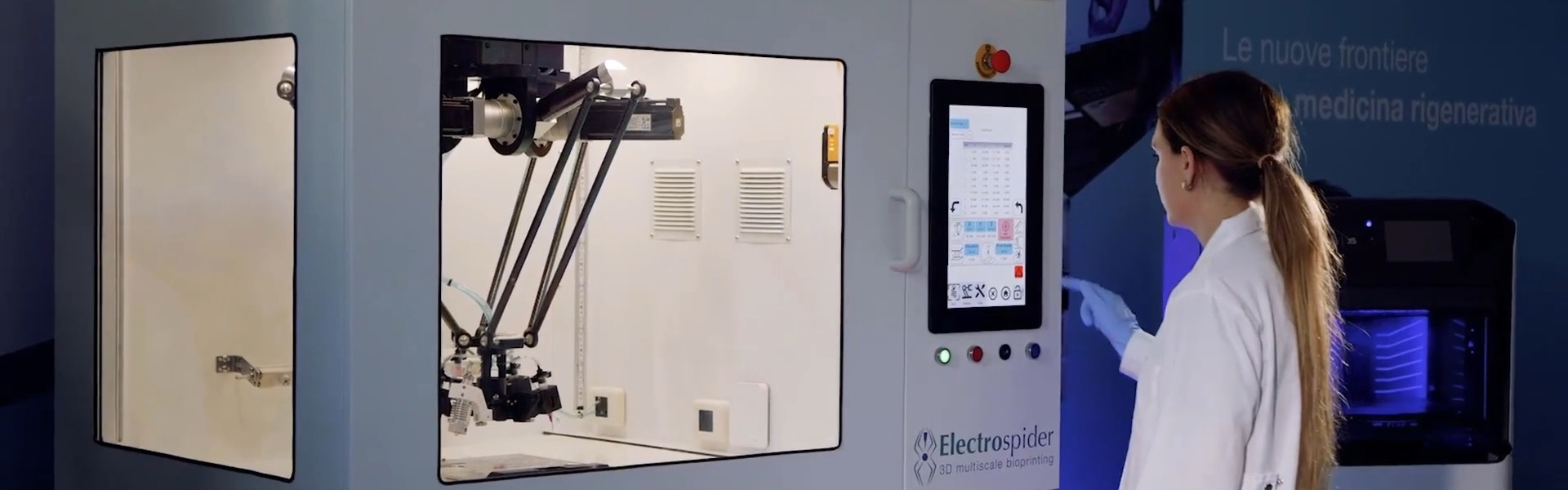 Lap worker at Bio3DPrinting printer