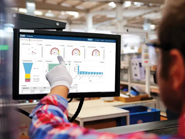 Embedded QMS monitor
