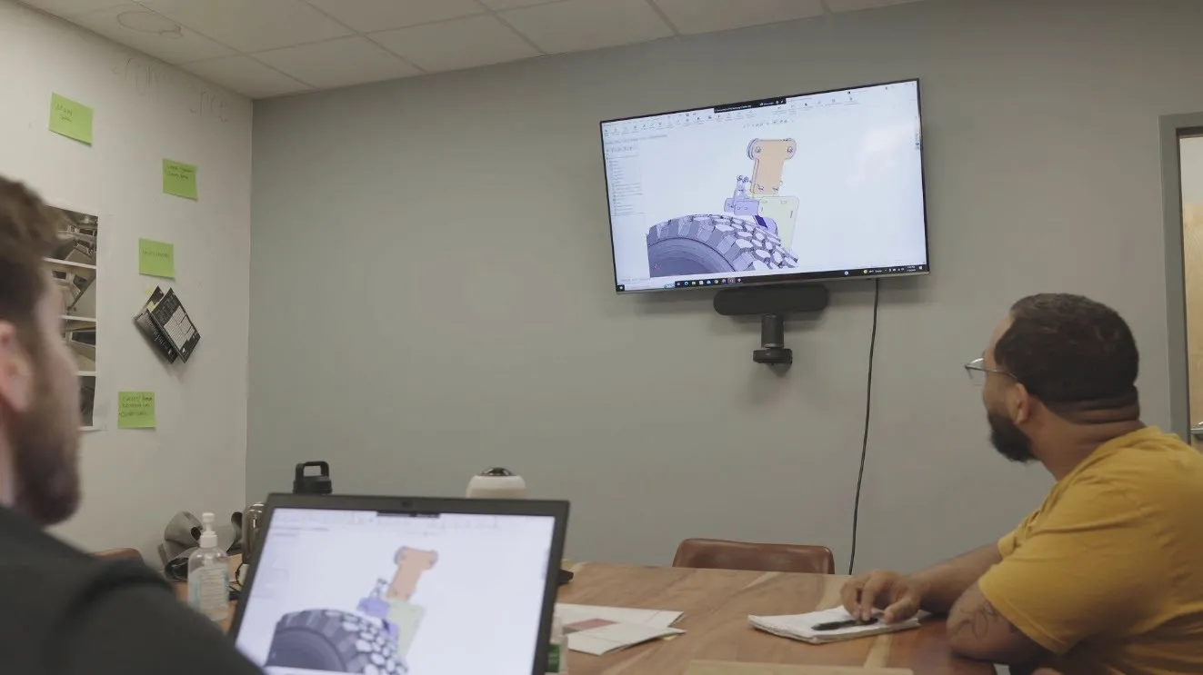 Storyteller Kundengeschichte – 3DEXPERIENCE Display in Meeting