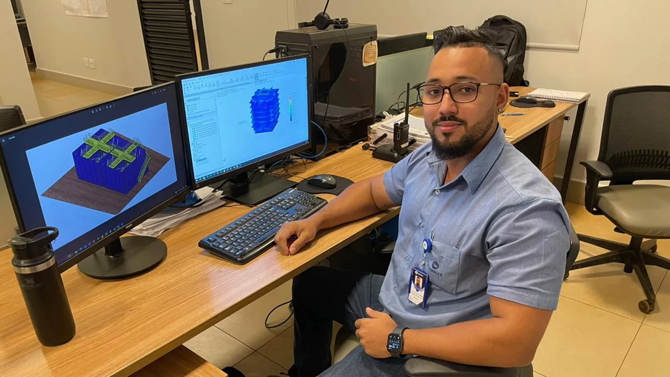 Designer at computer with 3D models - 3DEXPERIENCE Works and SOLIDWORKS