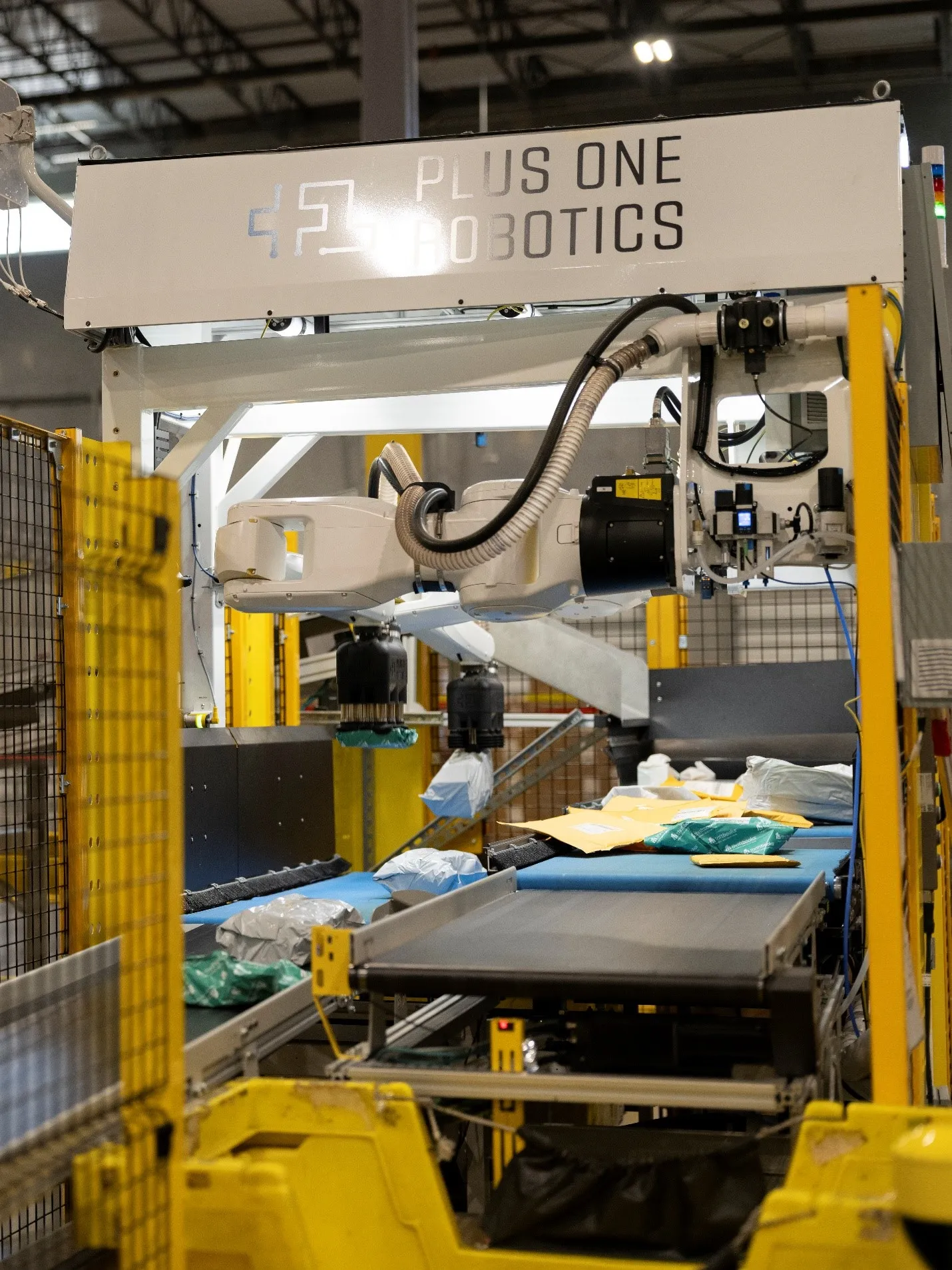 By moving to SOLIDWORKS design and product data management solutions, Plus One shortened development cycles for its induction sorting and depalletizing robotic cells, helping the company quadruple its product offering in the process.