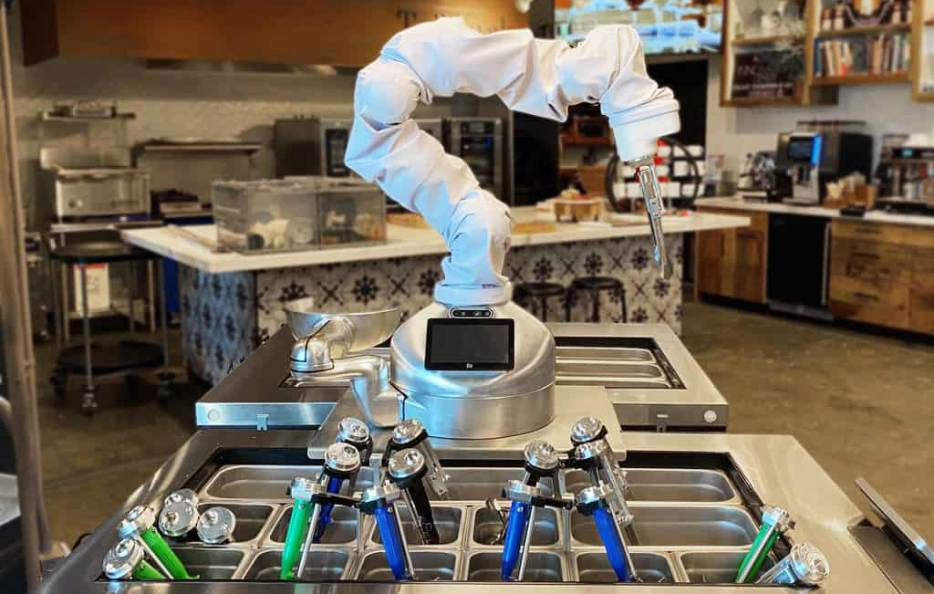 Dexai Alfred Robot in a commercial kitchen 