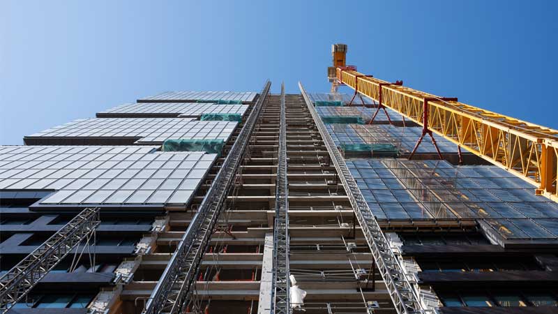 Blick nach oben auf ein im Bau befindliches Hochhaus – SOLIDWORKS und DraftSight