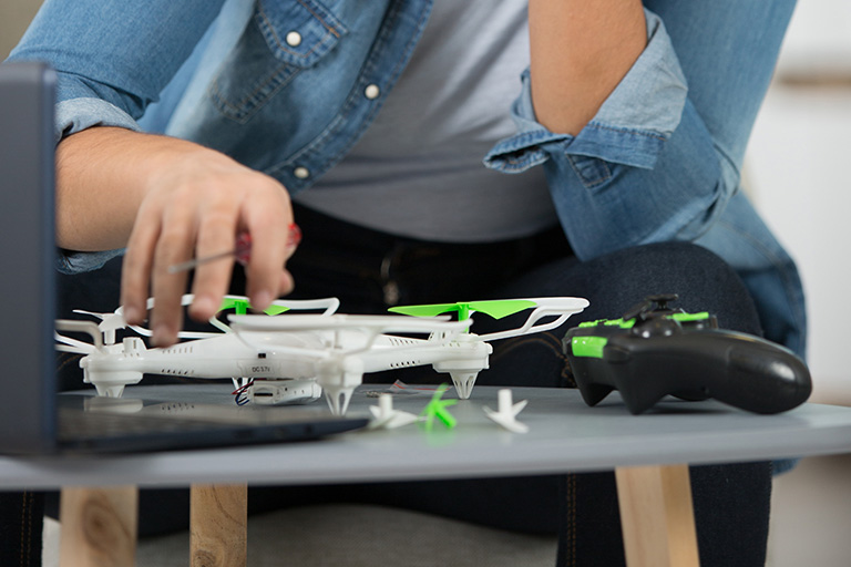 Designer with drone parts - 3DEXPERIENCE SOLIDWORKS for Makers
