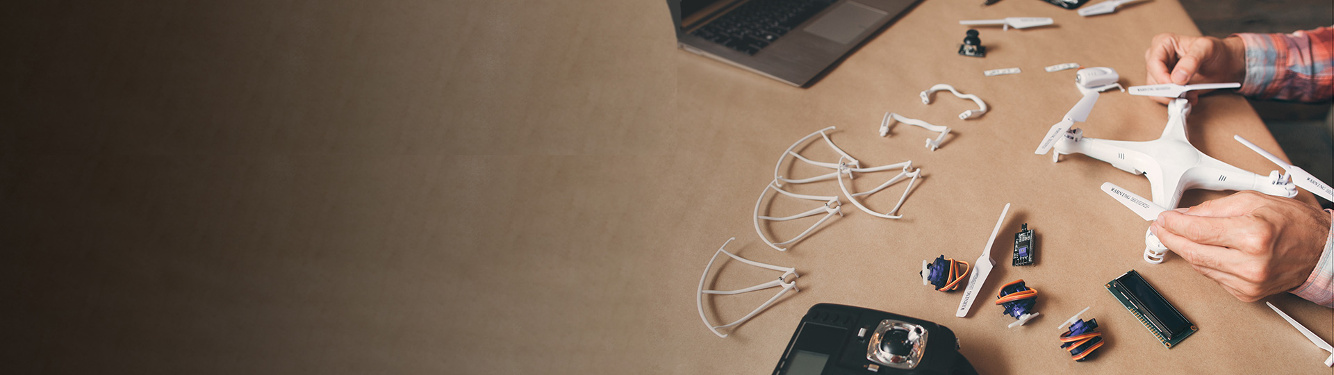 Drone parts on desk - 3DEXPERIENCE SOLIDWORKS for Makers
