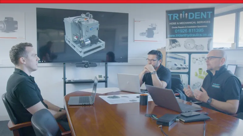 Personas hablando sobre el diseño CAD 3D