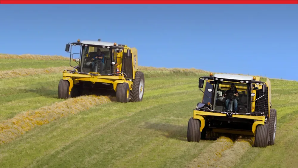 Vehículos agrícolas circulando POR el campo