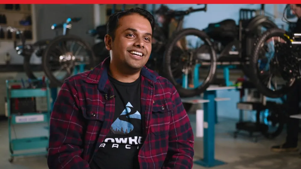 Empleado de Bowhead hablando: SOLIDWORKS Cloud Services