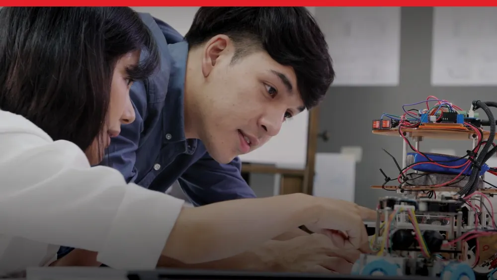 Solidworks-Students-Collaborating