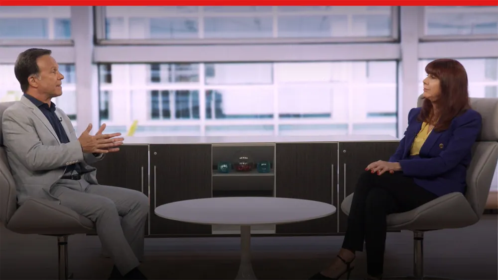 Two executives talking - 3DEXPERIENCE Works