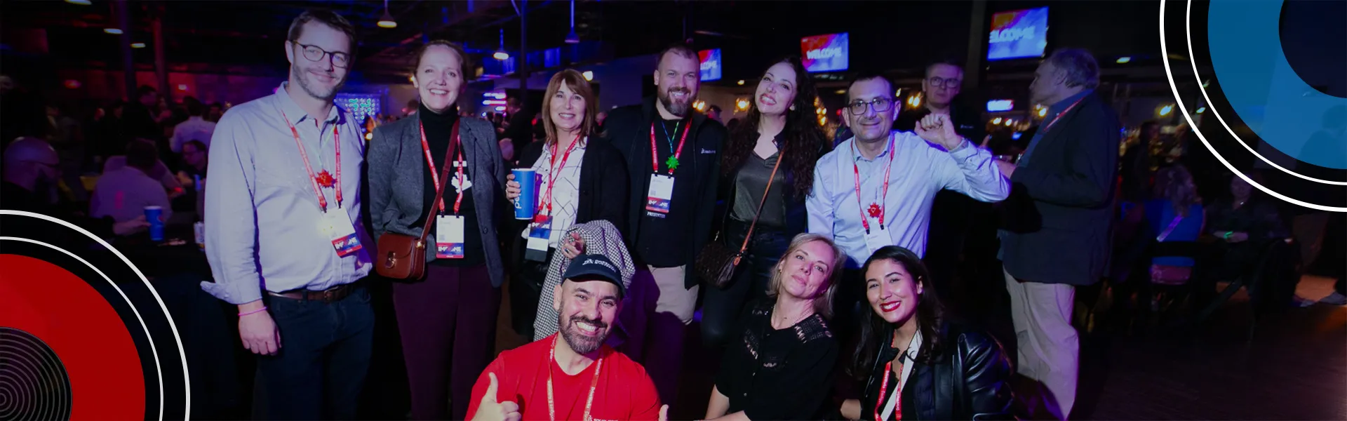 Participantes de 3DEXPERIENCE World sonrientes