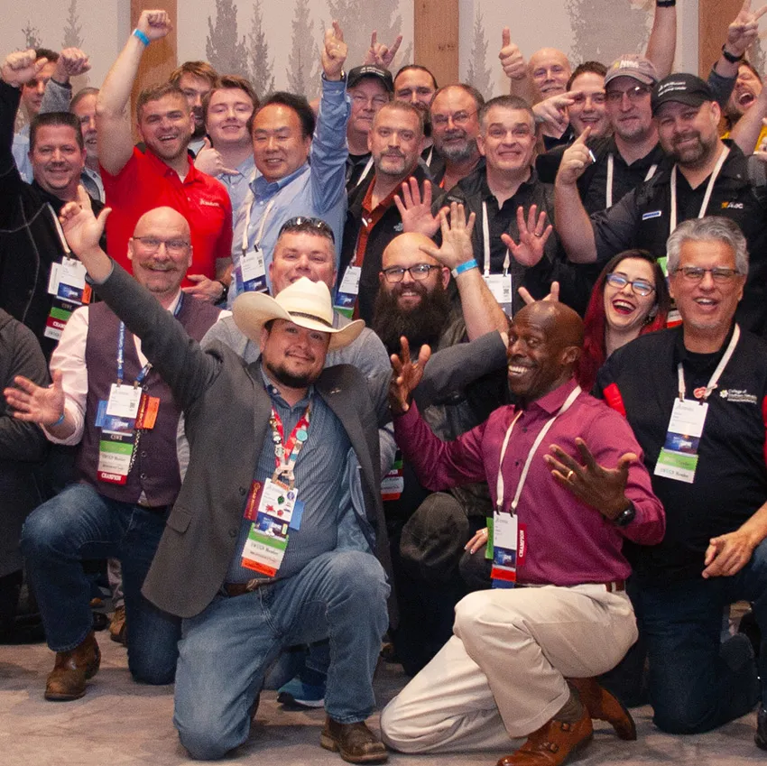 Membres de SWUGN souriant sur une photo de groupe - SOLIDWORKS