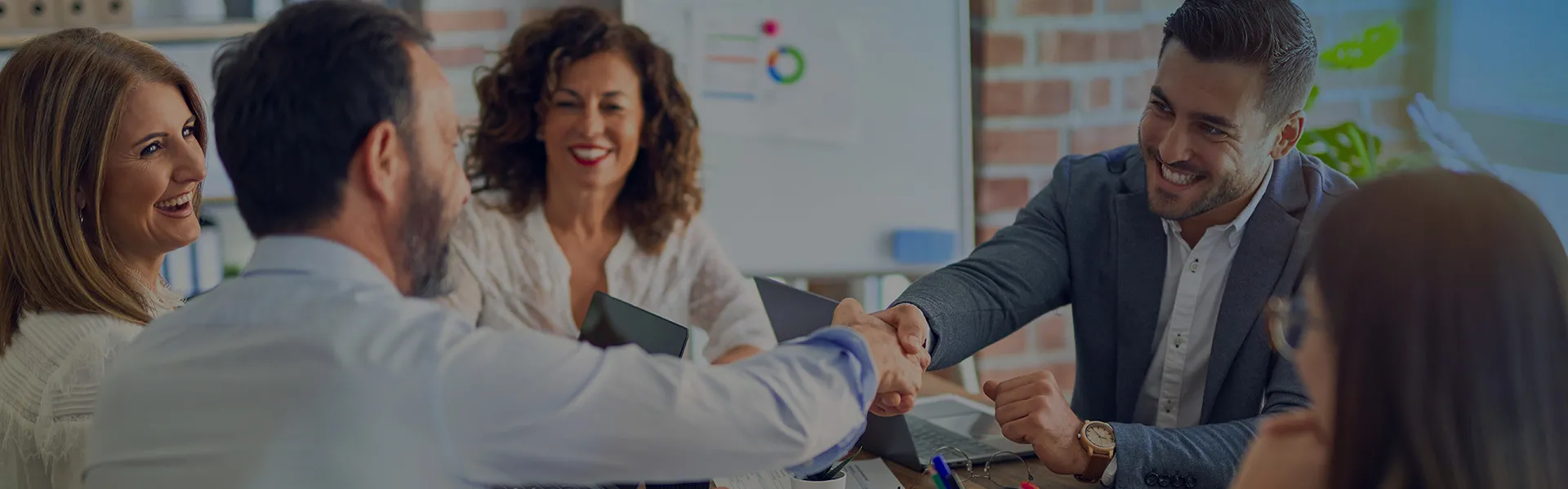 SOLIDWORKS Become a Partner People Shaking hands deal