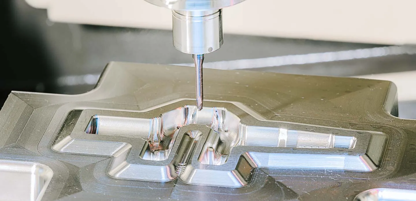 INDUSTRIES-INDUSTRIAL-EQUIPMENT-MOLD-TOOL-DIE-hero-plastics-tooling-casting-001.jpg