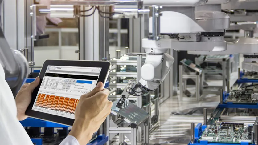 Manager looking at ERP data on shopfloor